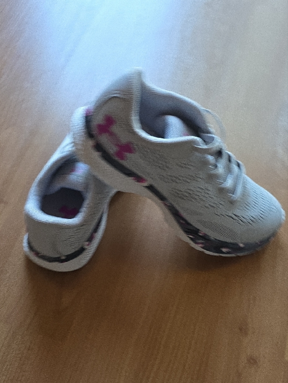 Under Armour Girl White Running Sneakers with Pink Accents and Floral Trim (US 1 - Picture 4 of 5